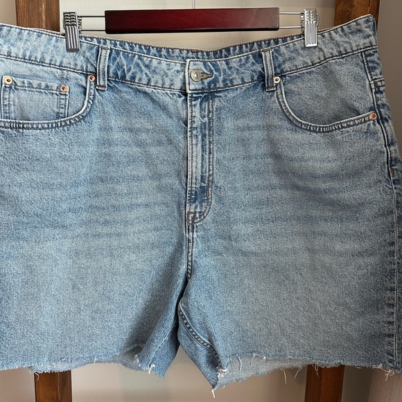 H&M High Rise Denim Shorts - Raw Hem - Picture 3 of 8